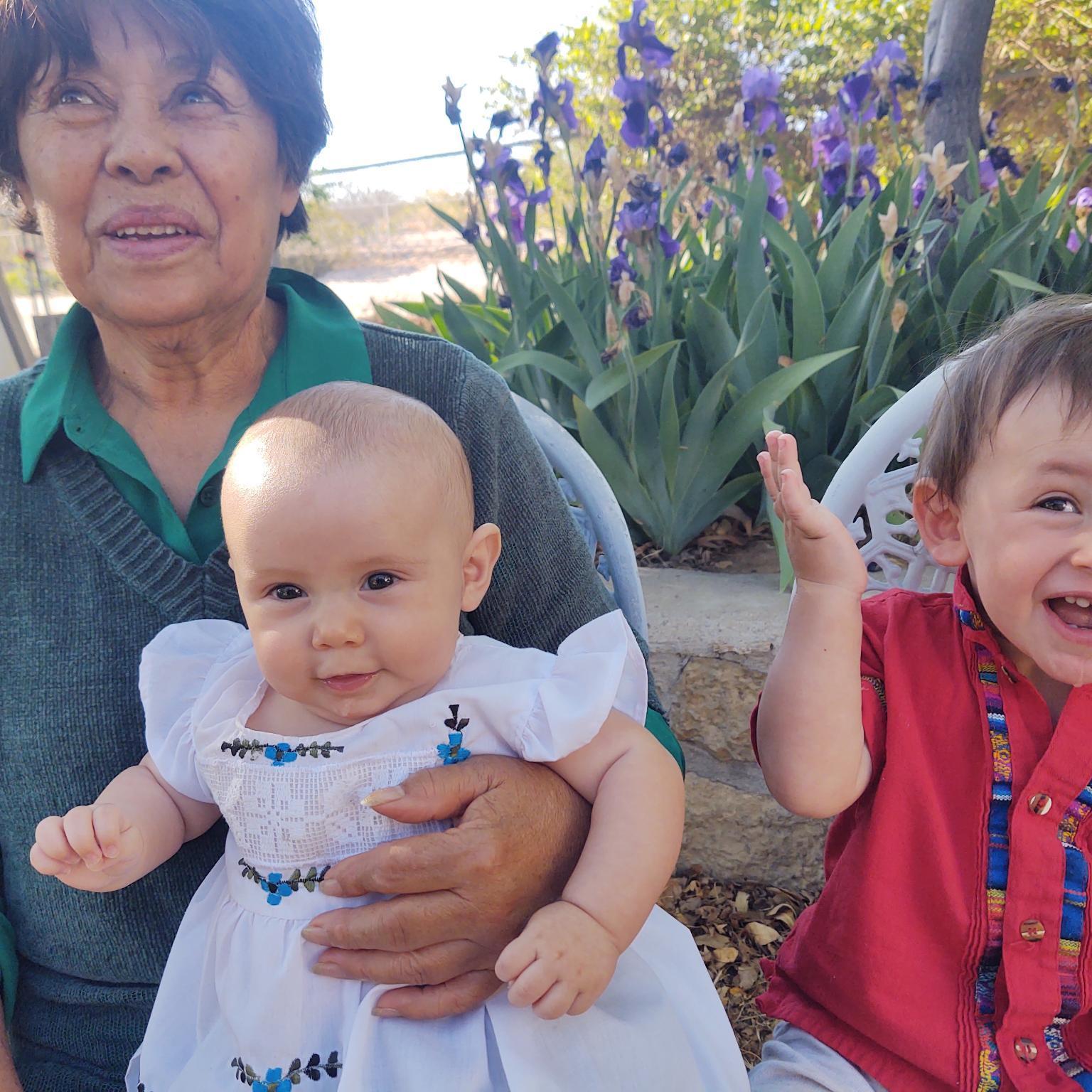 Abuela G, Ximena, Octavio