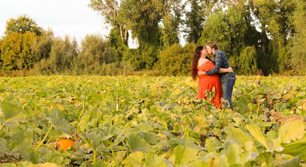 The Wedding Website of Robyn Salazar and Tucker Swain