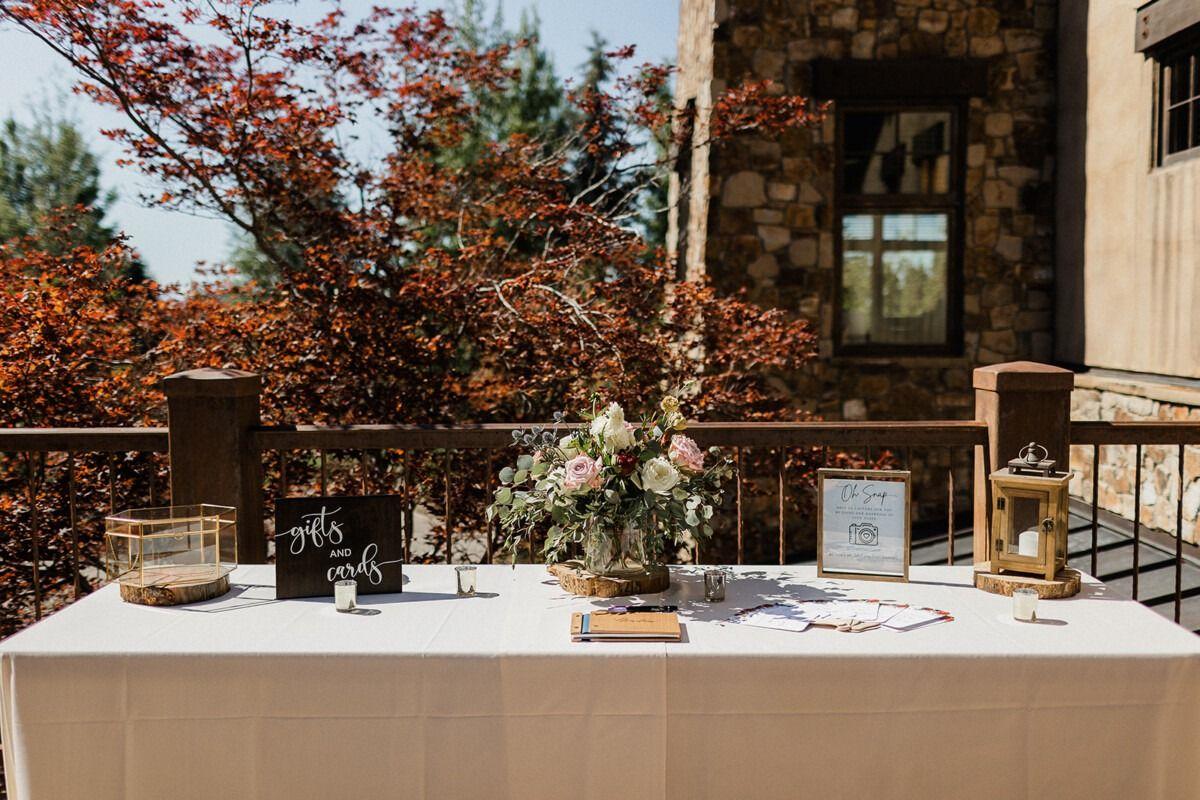The Wedding Website of Yifang Liu and Hong Lei