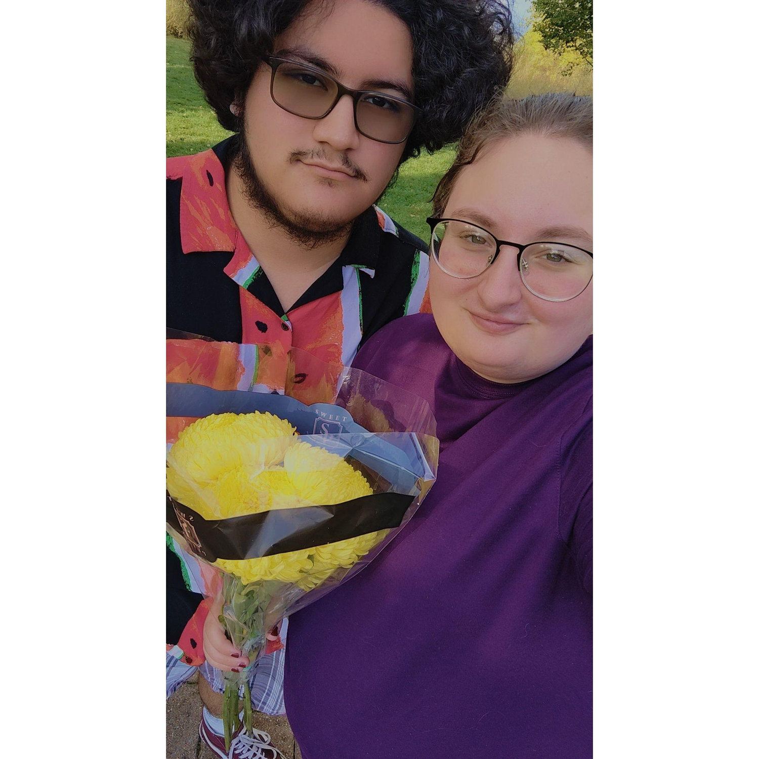 He surprised me with flowers for 21 de septiembre flores amarillas