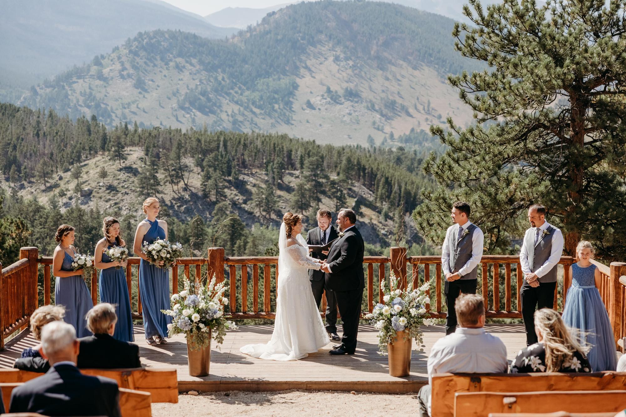 Wedding ceremony at Overlook Chapel 📸 credit: Emily Gordon Photography
