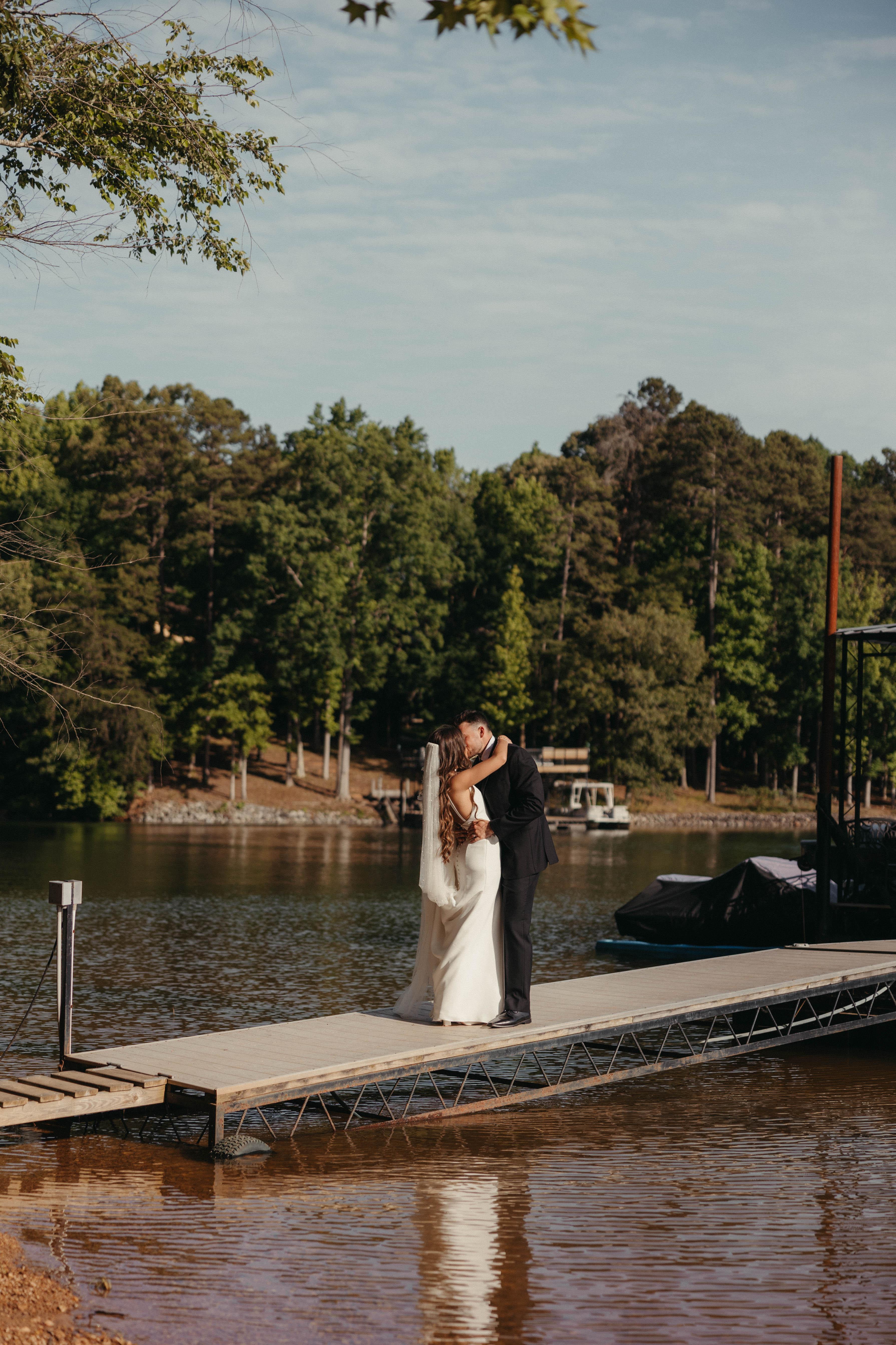 The Oakley on the Lake | Wedding Venues | Cost, Reviews \u0026 Photos | Zola, image size:3580x5370