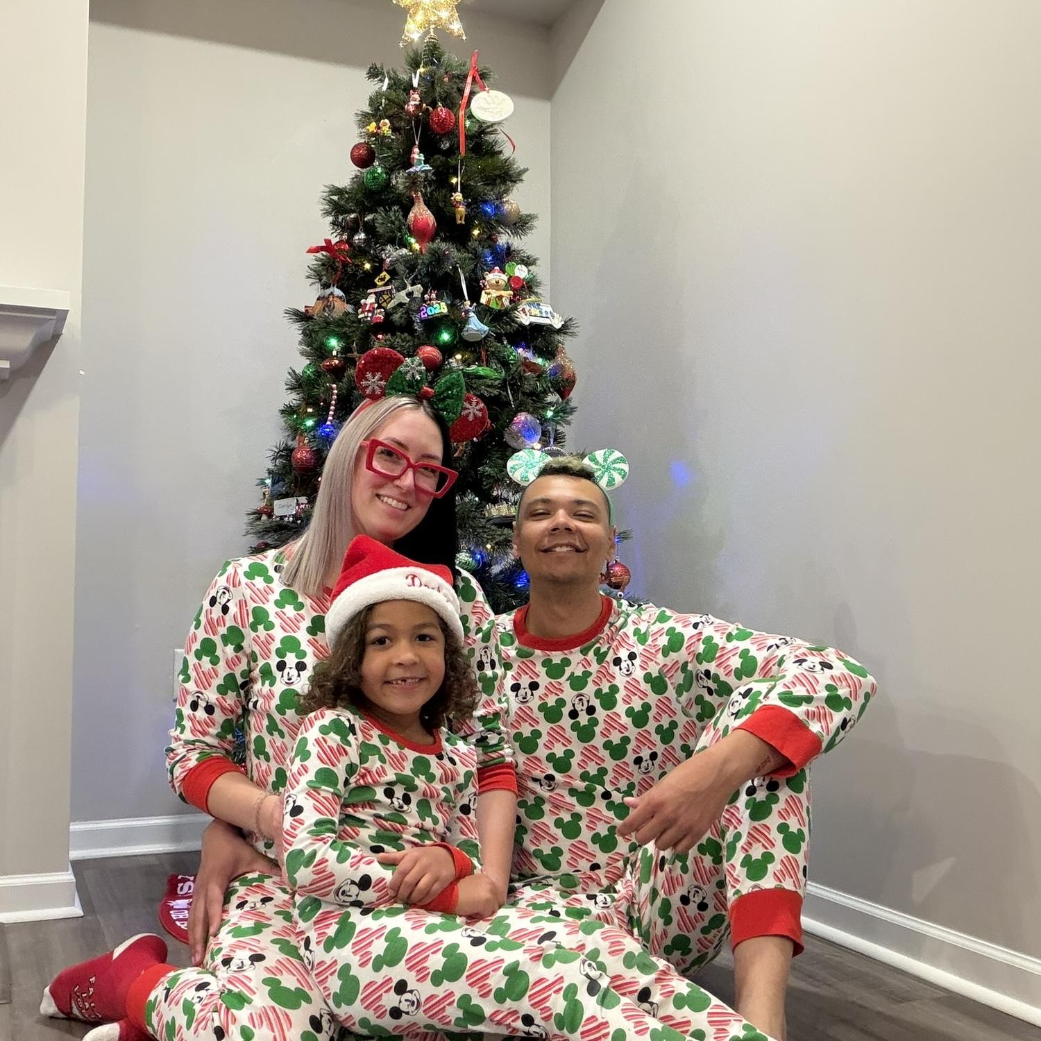 Our 1st family Christmas picture🎄🎅🏼❤️