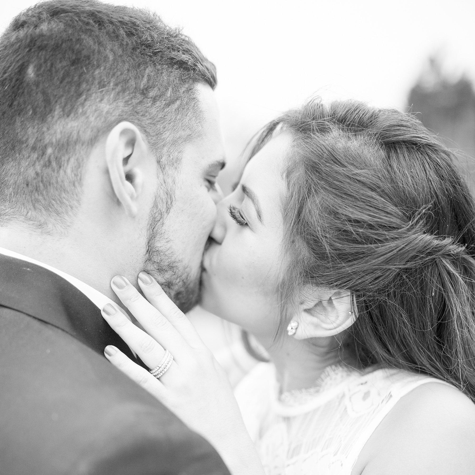 Sweet kisses in Paris. March 2017. Anna + Mateo.