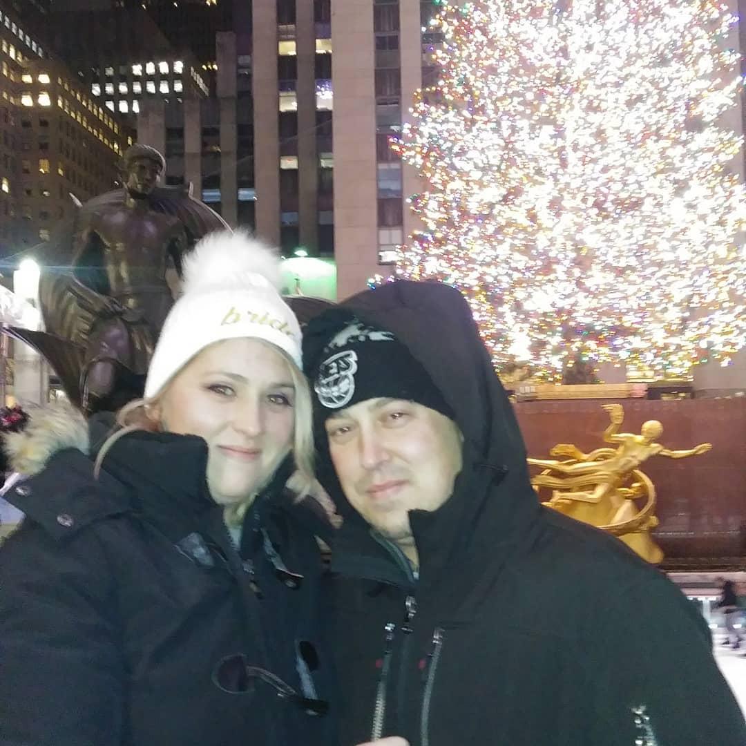 Crazy bride on her bachelorette threw her hat on Kara right after she witnessed Justin purpose!!! December 2019 NYC Rockafella Center