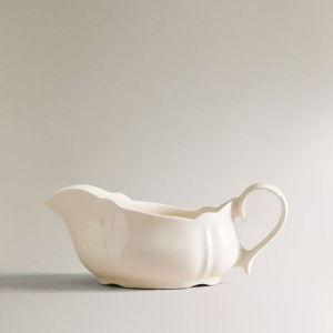 EARTHENWARE GRAVY BOAT WITH RAISED-EDGE DETAIL