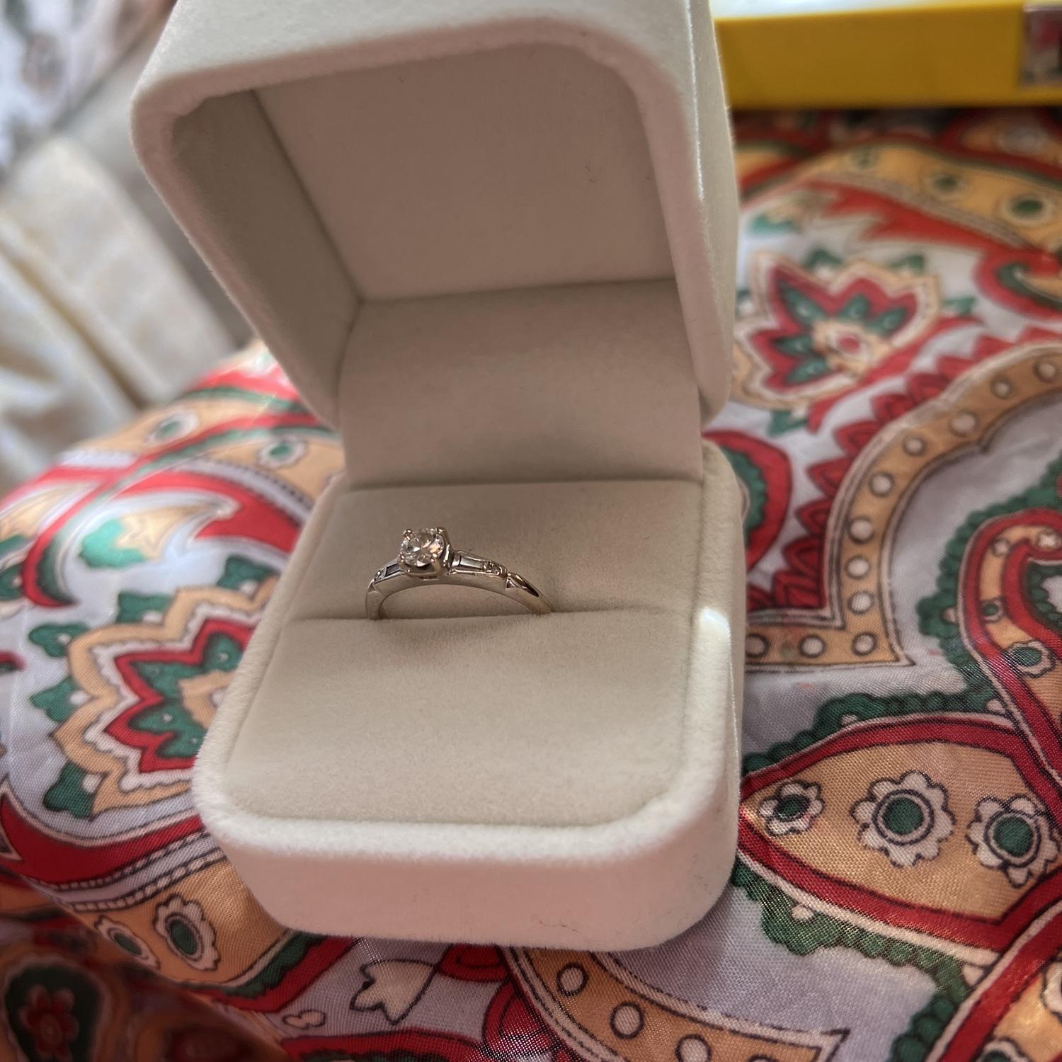 My gorgeous engagement ring!!