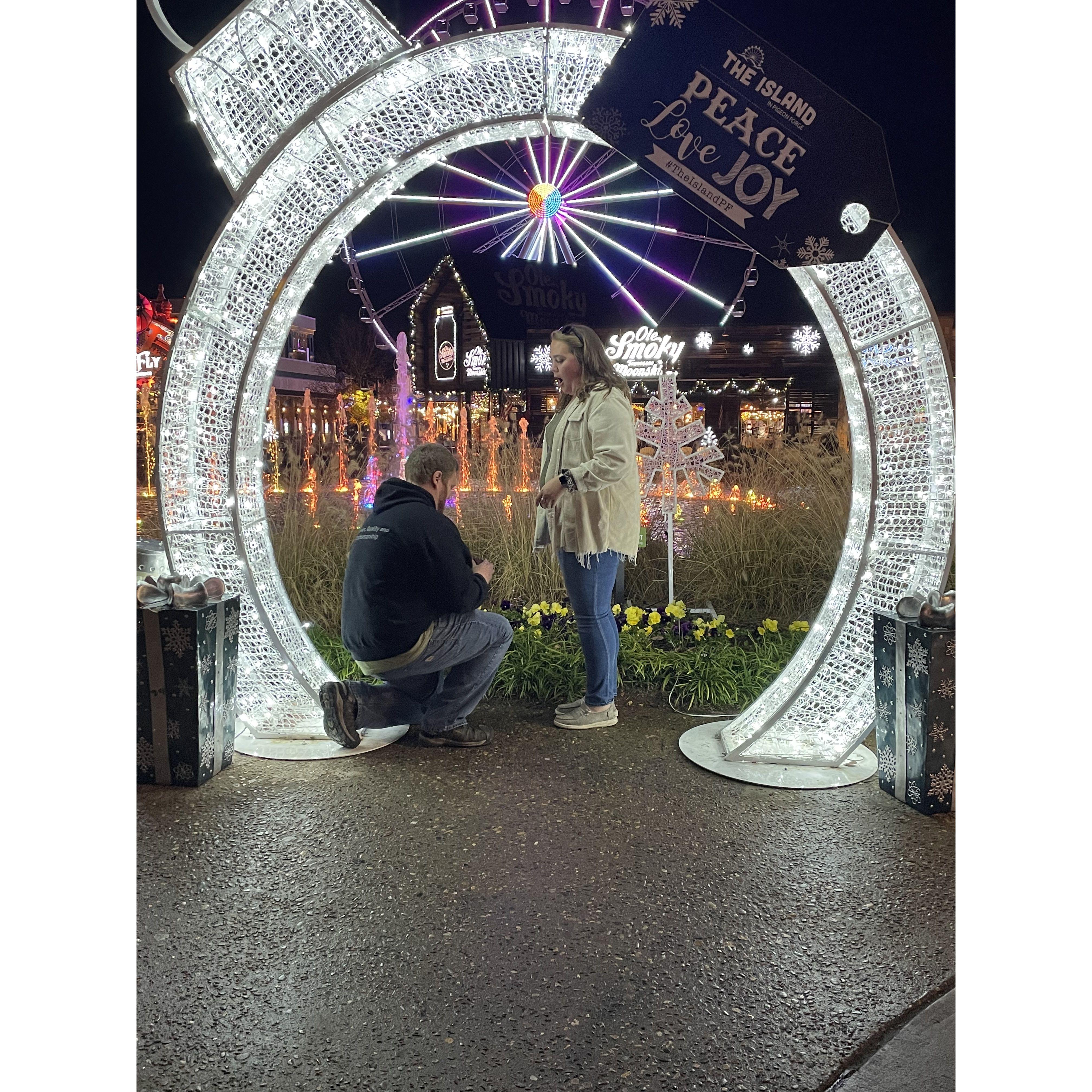 Cody finally popped the question! And Makayla was SO surprised! - November 10, 2022