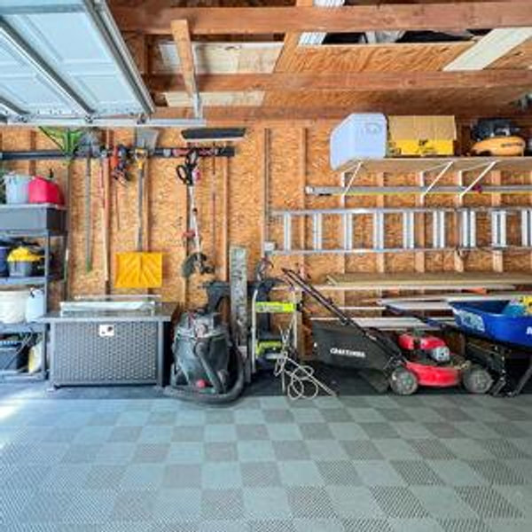 Professional organzier + storage solutions