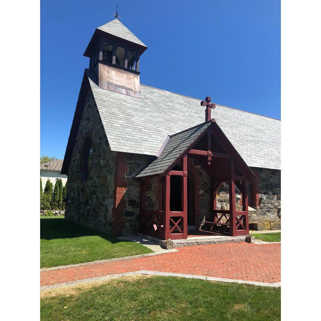 Andy and Amy appreciate the history of this charming seaside chapel, which is still used for Episcopal services during the summers in Rye, New Hampshire.