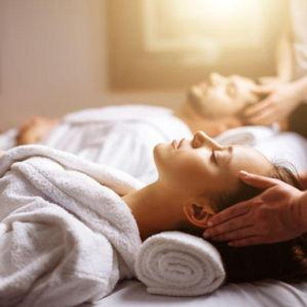 60-Minute Couples Massage on Honeymoon