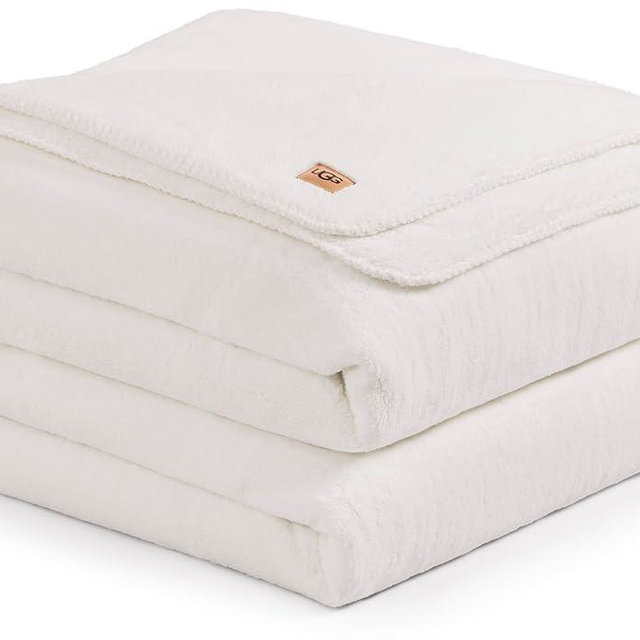 UGG Plush Full/Queen Blanket, Fleece Fluffy Blanket for Bed, Luxury Cozy Oversized Throw for Couch, Washable Hypoallergenic Bedding Queen Bed, 90" x 90", White Snow (Whitecap)