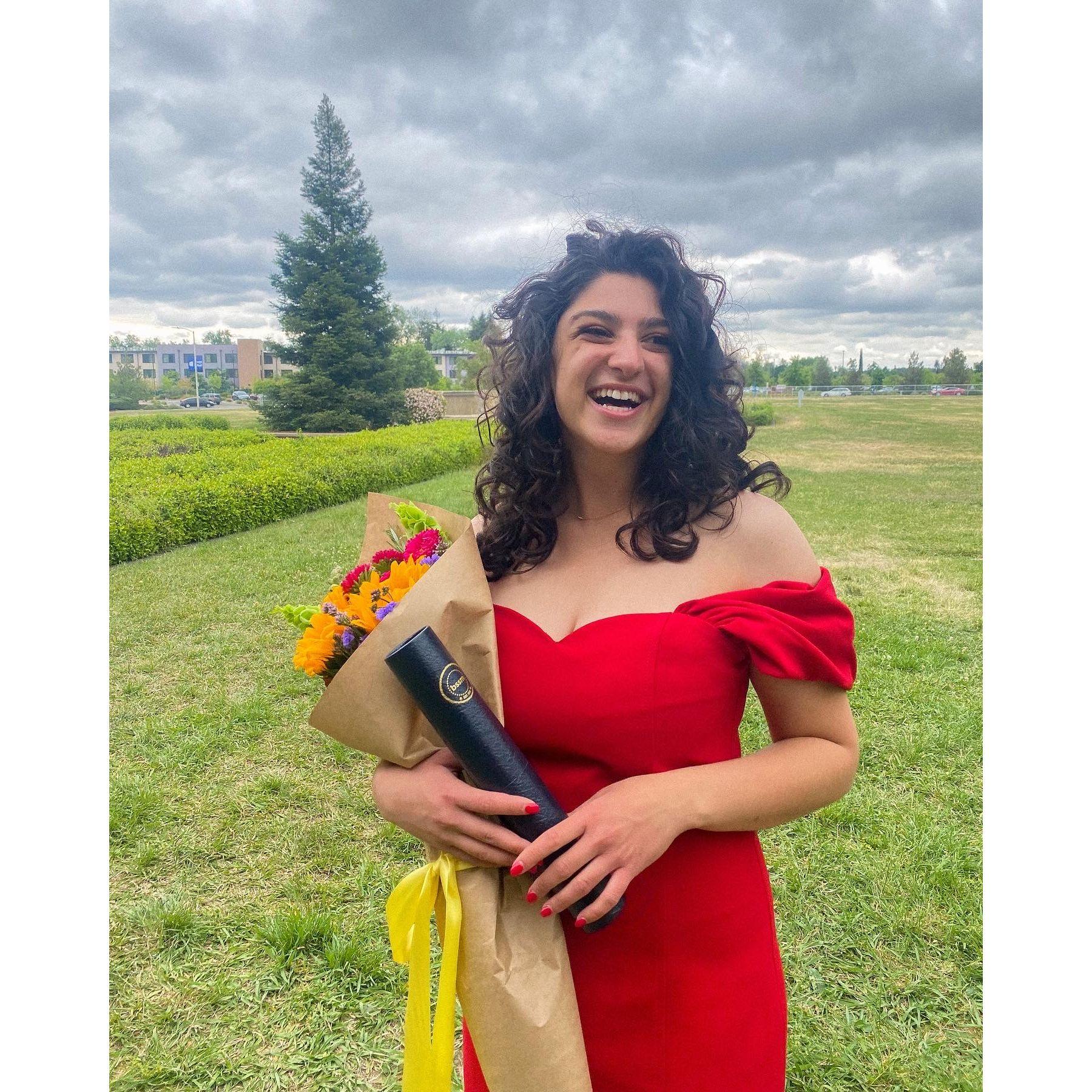 A moment for the graduation bouquet from David! 💐❤️