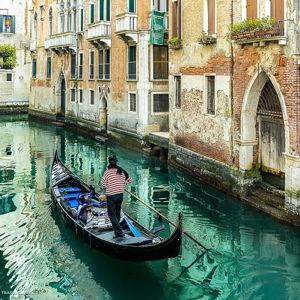 Credit Card: Gondola Ride in Venice, Italy
