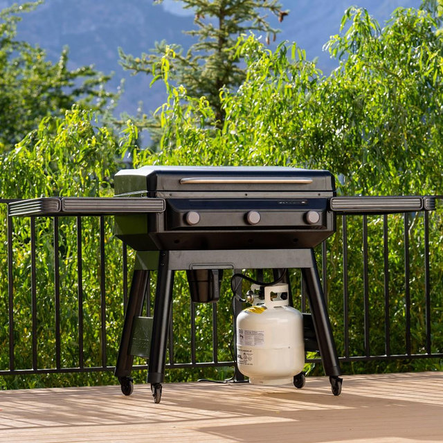 Traeger Flatrock® 3 Zone Griddle, Standard UPS Delivery