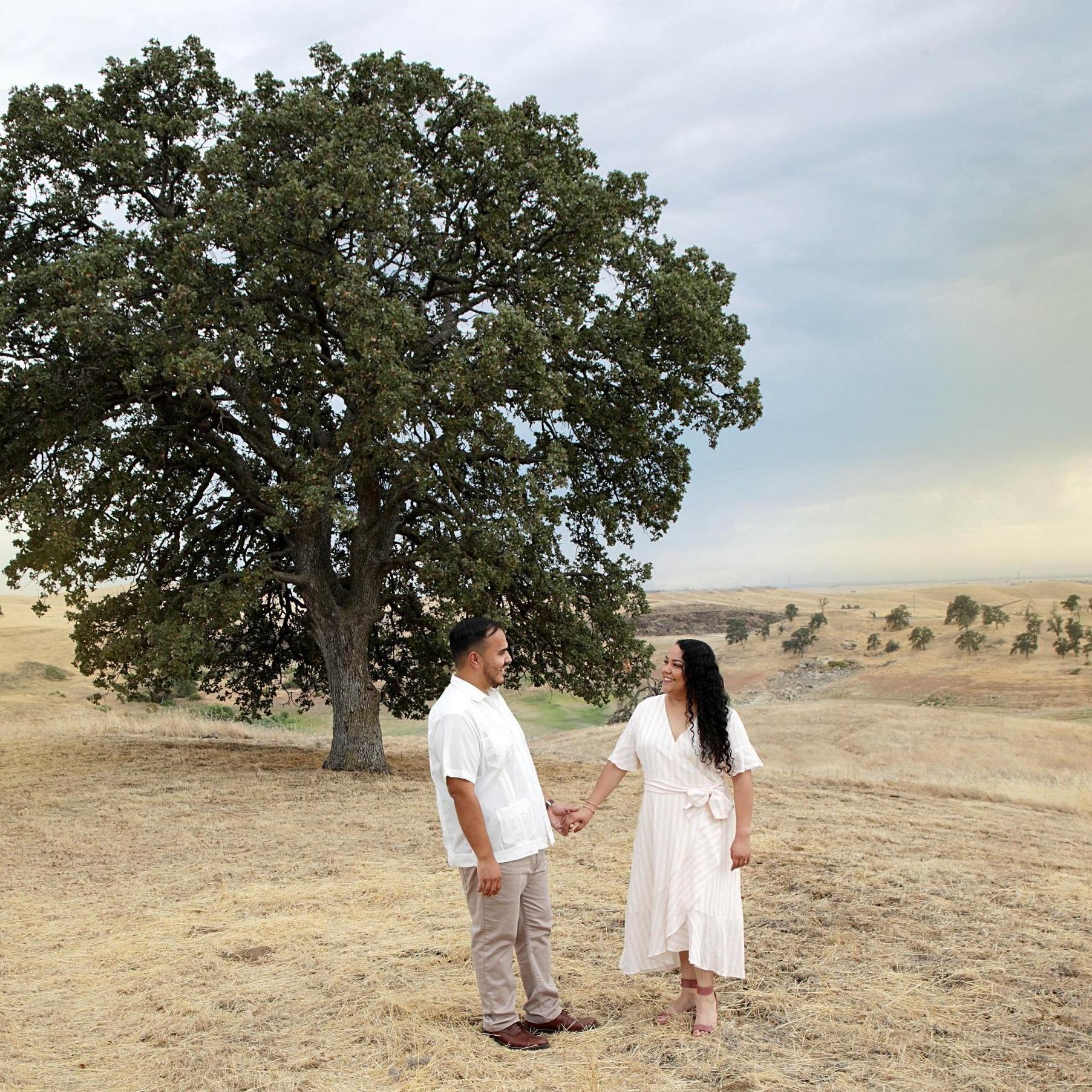 Caminando de la mano, eres mi razon de ser.