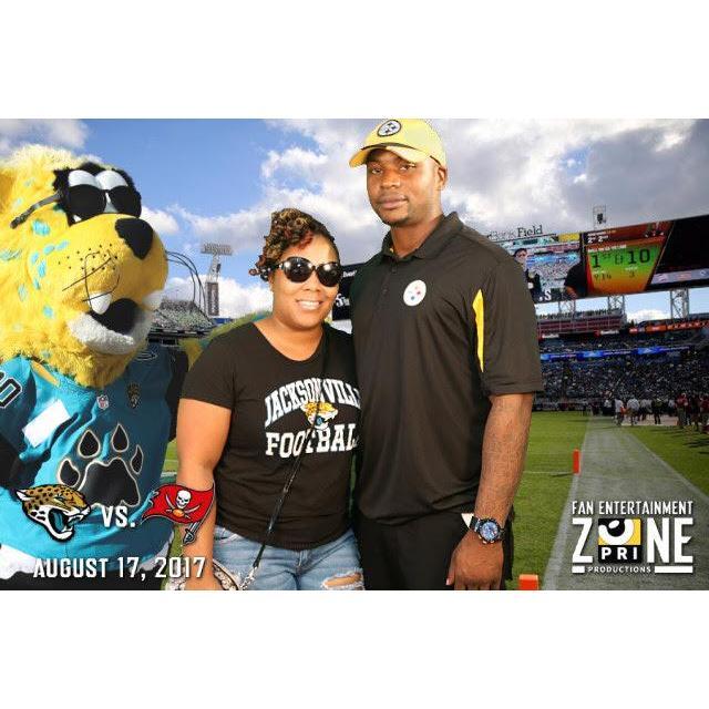 We can see the obvious- Steelers fan and Home team fan :-)