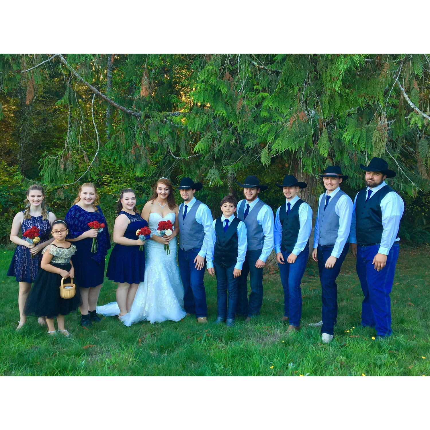 Whole wedding party together! Don't they all look amazing?!?!