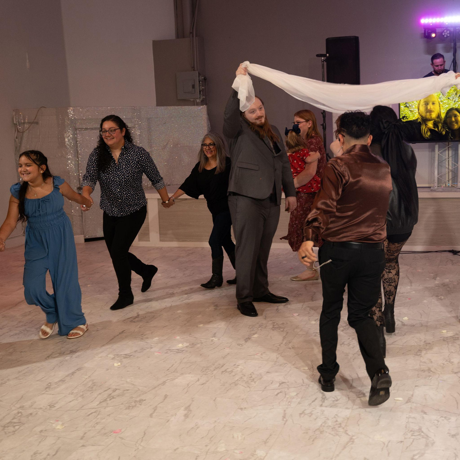 The ladies playing the Víbora de la mar