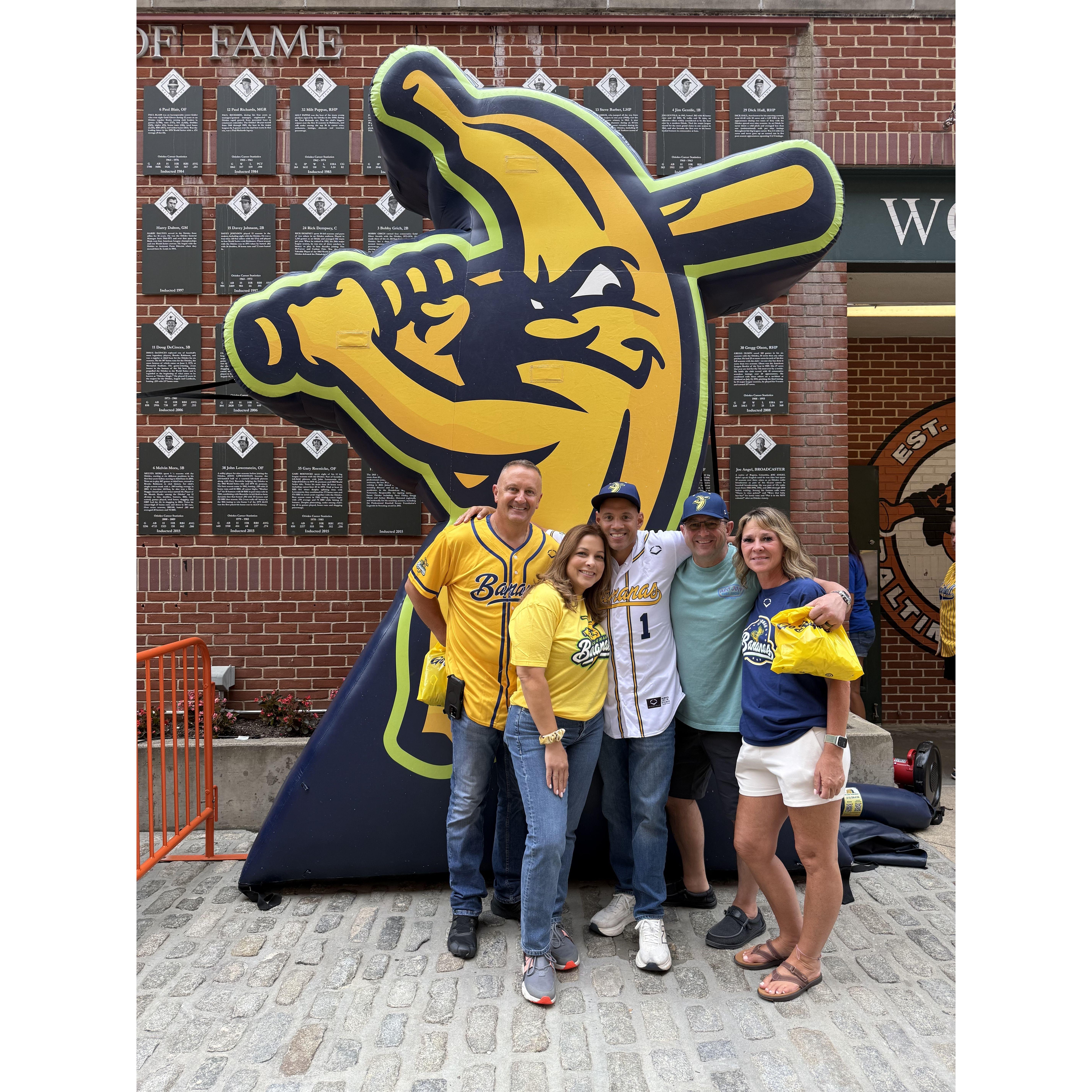 Impromptu Savannah Bananas - let's go!