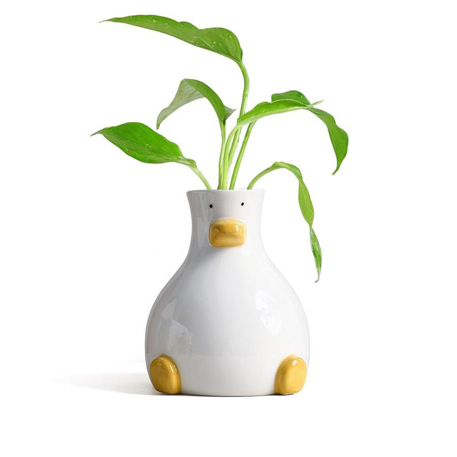Ceramic Duck Vase, Cute White Vase with Unique Duck Design Small Bud Vase for Flowers, Living Room Dining Table Decor 4.6in