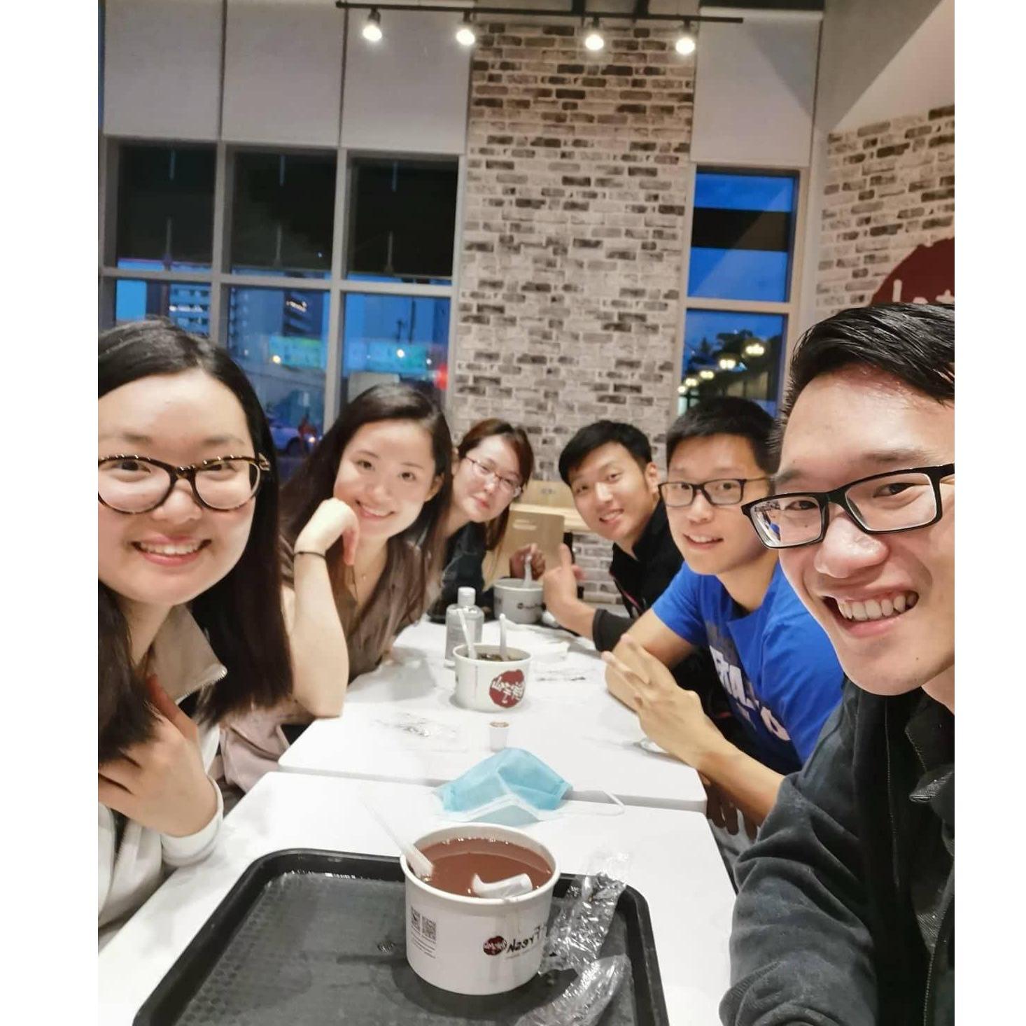 we had dessert after the huge burgers..that's why we share~