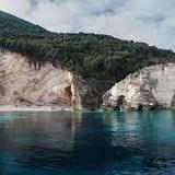 Book a boat tour using GetYourGuide or Viator