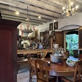 El Patio, Antigüedades