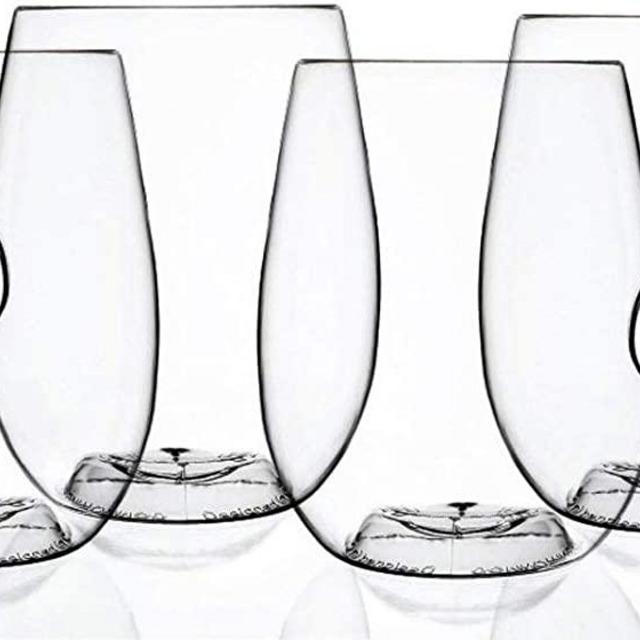 Govino Go Anywhere Dishwasher Safe Flexible Shatterproof Recyclable Wine Glasses, 16-ounce, Set of 4 and a Wine Savant Glass Cleaning Towel (2 Piece Bundle)