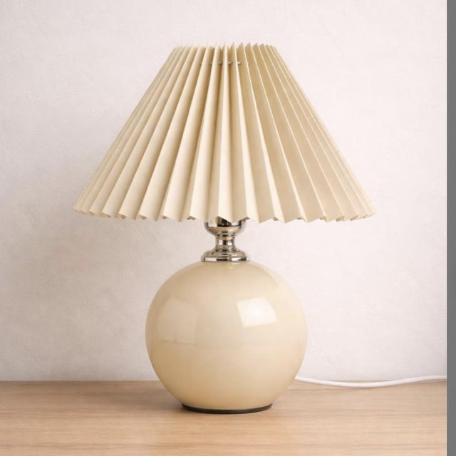 Vintage Pleated Table Lamp with Ceramic Base, Tricolor LED Bedside Night Light - Beige N Beige