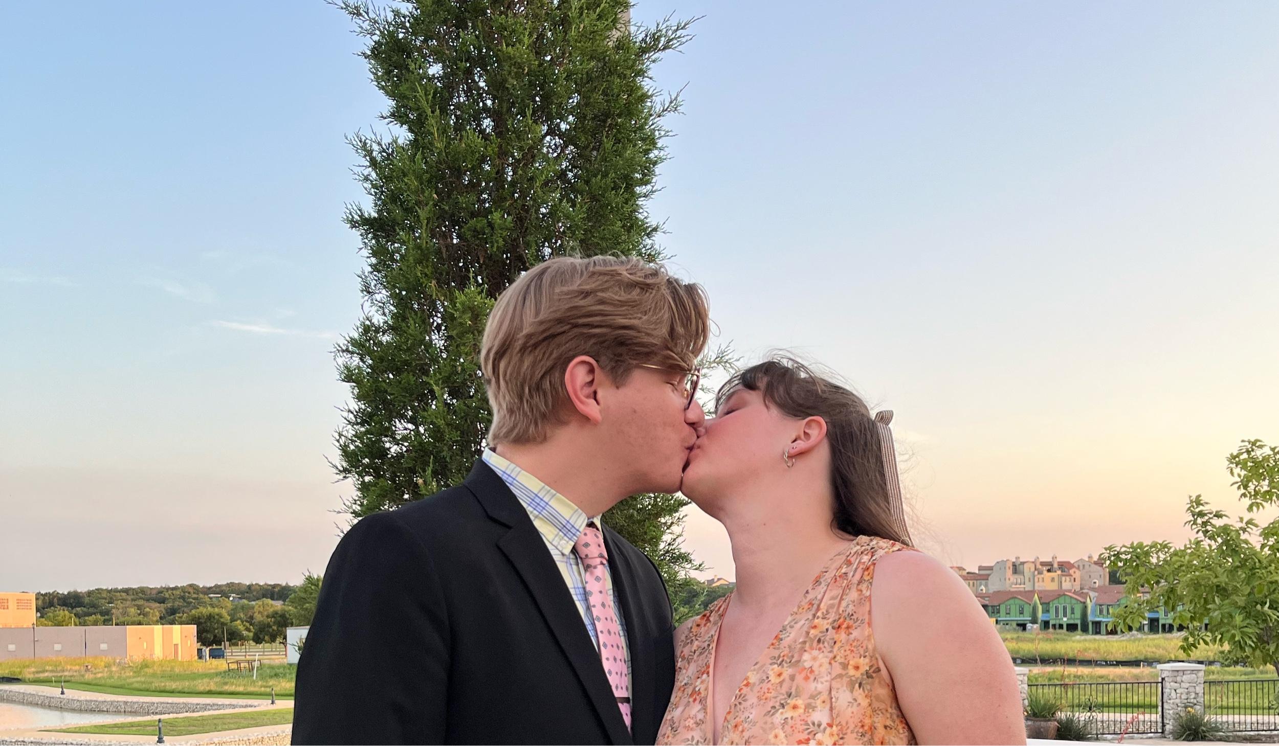 The Wedding Website of Skylar Phillips and Steven Griffin