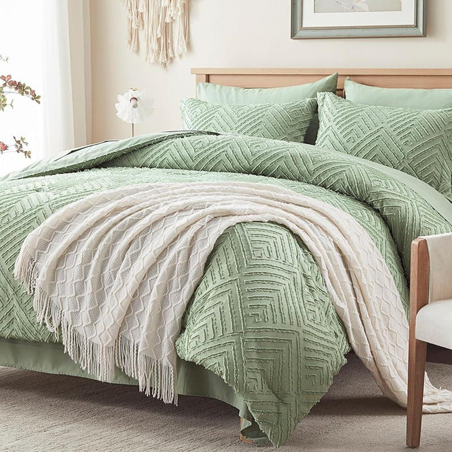 Zzlpp Queen Comforter Set 7 pieces, Sage Green Tufted Bed in a Bag with Comforter and Sheets, All Season Boho Bedding Sets with 1 Comforter, 2 Pillow Shams, 2 Pillowcases, 1 Flat Sheet, 1 Fitted Sheet