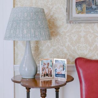 Double Photo Frame with Squared Corner