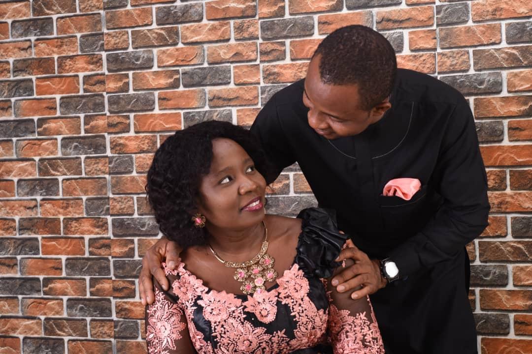 The Wedding Website of Itoho-owo Robinson and Nelson Nelson Sr.