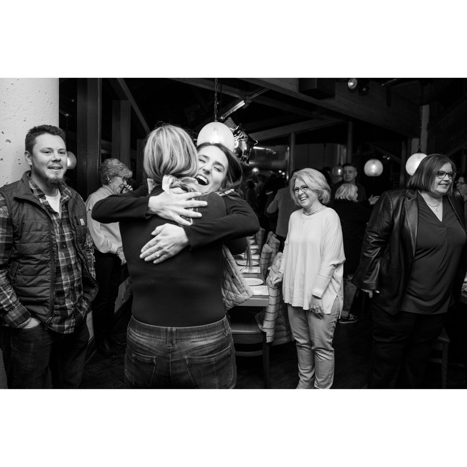 Jewlz's beloved sister Jamie sacrificed so much to surprise us at the engagement!