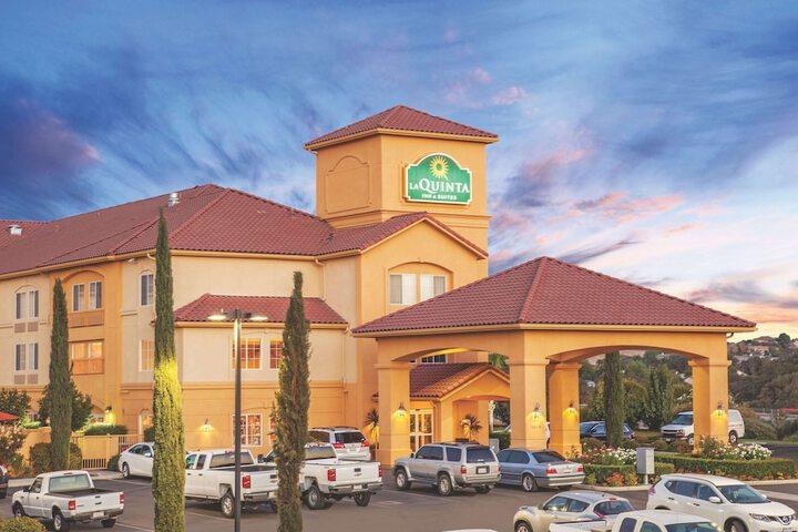 The Wedding Website of Ashley Rae Fischer and Mark Joseph Foxall