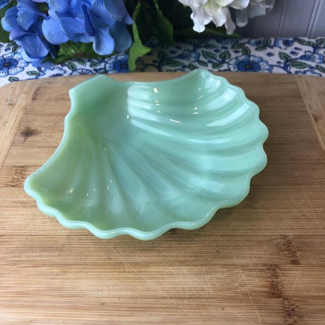 1940s Jadeite Shell Dish