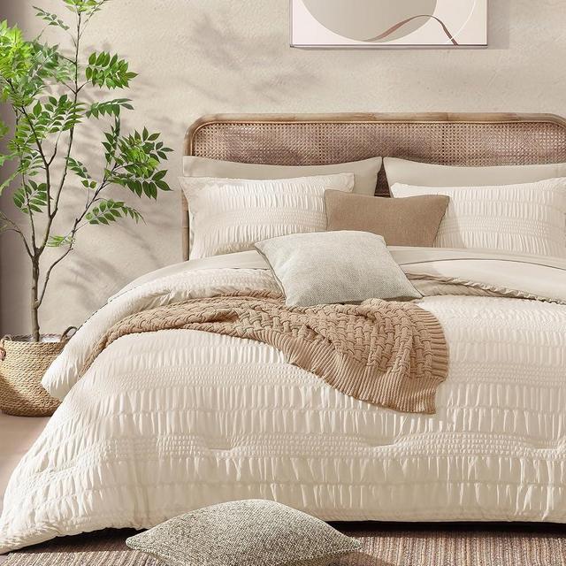 CASAAGUSTO King Size Comforter Set, 7 Pieces Beige Seersucker Bed in a Bag King Soft All Seasons, Bedding Sets King with Comforter, Flat Sheet, Fitted Sheet, 2 Pillow Shams, 2 Pillowcases