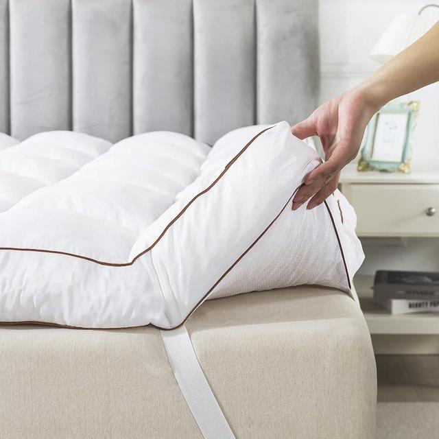 WhatsBedding 3 Inch Memory Foam Mattress Topper Queen Size Plus Thicked Down Alternative-Lined, 1700GSM Fluffy Shredded Memory Foam Filled Pillow Top, 4 Anchor Elastic Bands, Anti-Slip Bottom, 60x80in