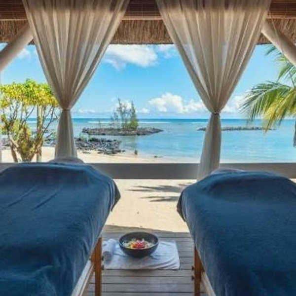 60-Minute Couples Massage on Honeymoon!