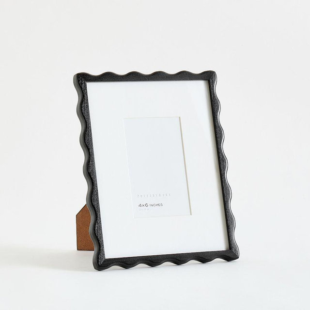 Scalloped Wood Frame, 4x6 - Black