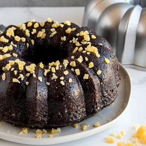 Nordic Ware Original Bundt, 12-Cup, Graphite