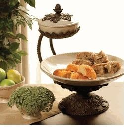 GG COLLECTION Baroque Chip & Dip Server Cream With Metal Base