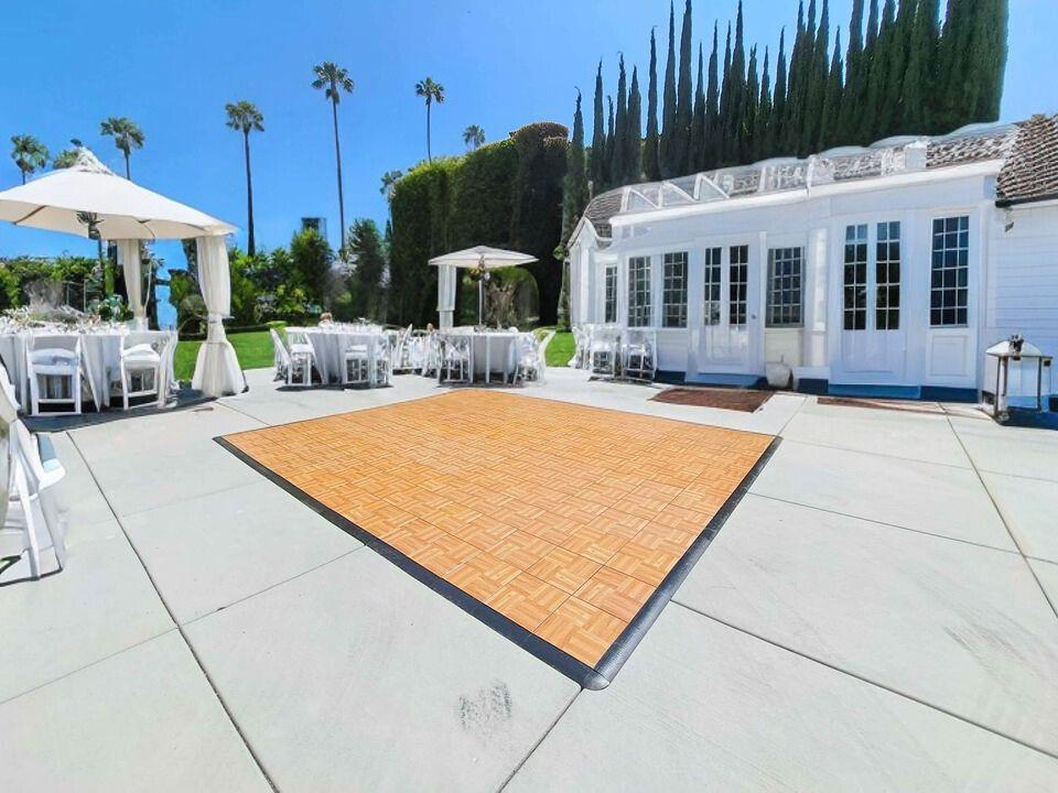 The Wedding Website of Dayna Routh and Abe Varon