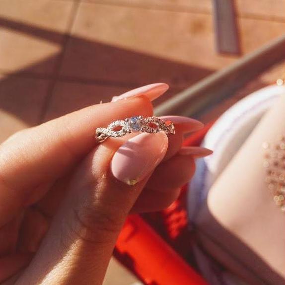 The most gorgeous engagement ring!!

L'anello di fidanzamento piu` bello!!