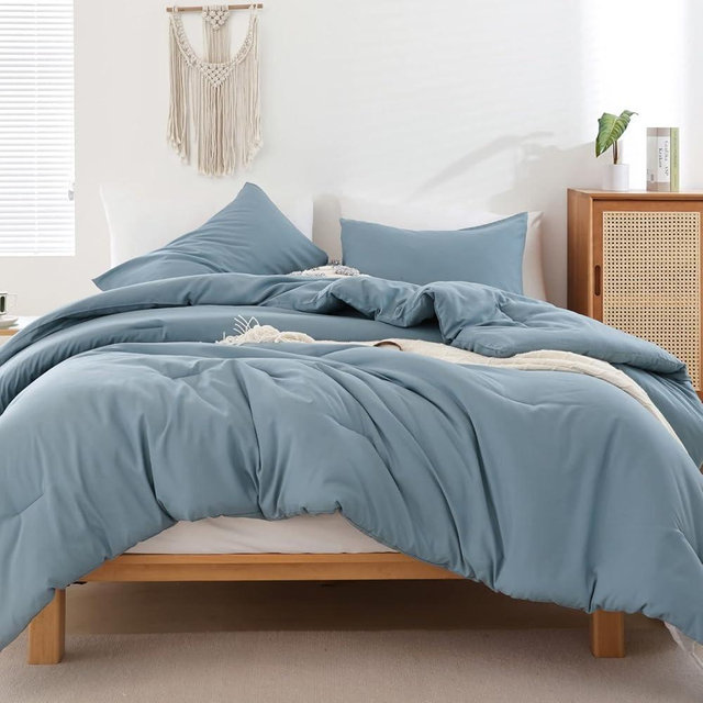 ROSGONIA Oversized Queen Comforter Dusty Blue, 3pcs (1 Comforter & 2 Pillowcases) Lightweight Oversized Queen Comforter Sets Bedding Blanket Quilts