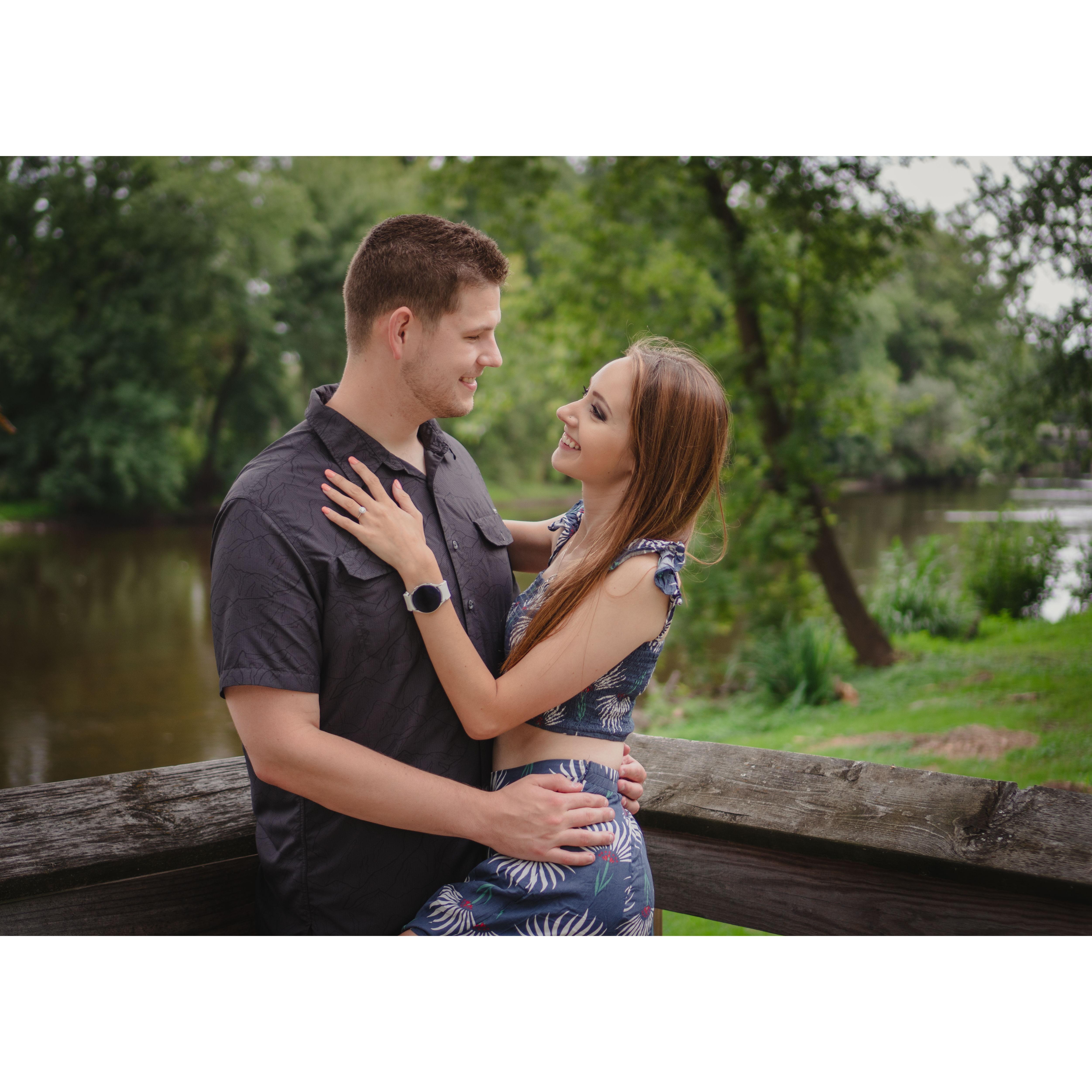 Engagement Photos in Settlers Park (Mequon/Thiensville, WI)