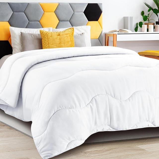 MEELUS Lightweight Comforter Cooling White, All Season Duvet Insert Breathable California King Winter Bedding, Soft Microfiber Summer Down Alternative Quilt with Corner Tabs, 104 * 96 inch