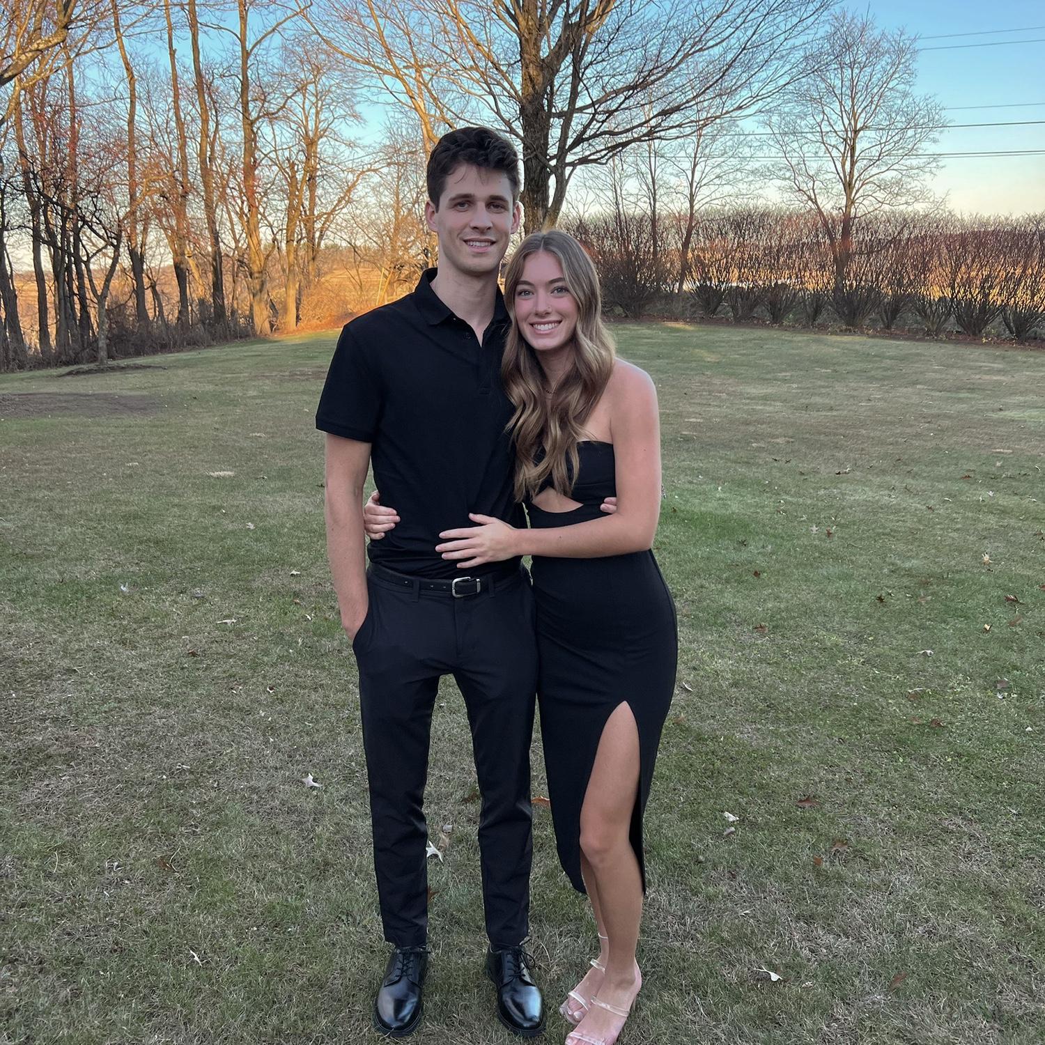 Lots of weddings together 🩷