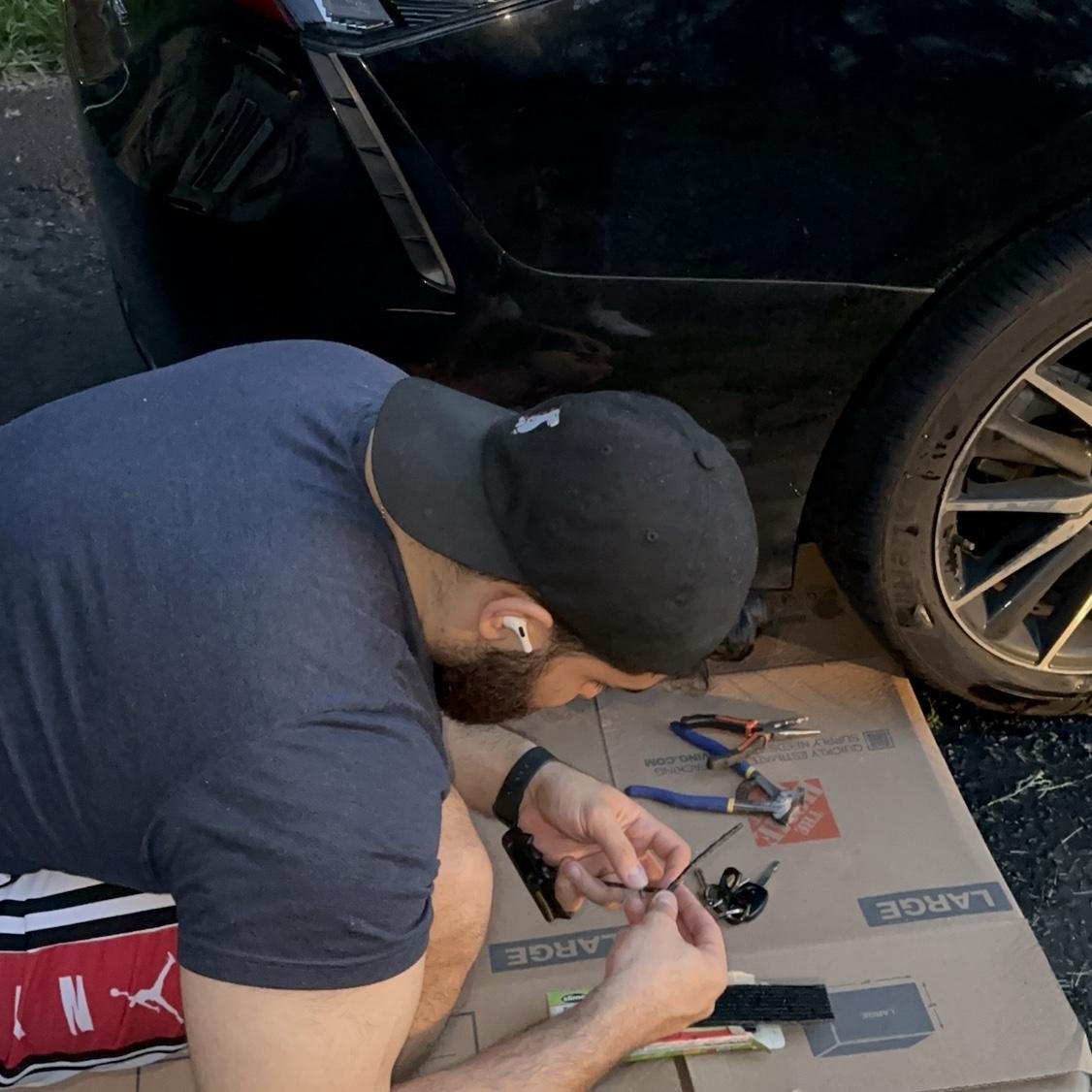 Here comes the toolbox again. Matt to the rescue - removing a nail from Lena's tire!